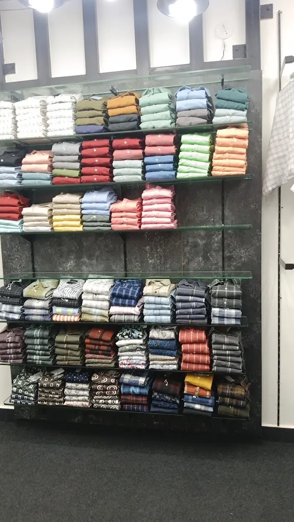 Chameleon Colors Make Fashion - Mogappair East